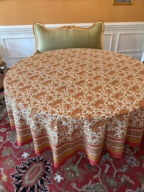 Classic Paisley 90 Round Tablecloth in Cream and Rust